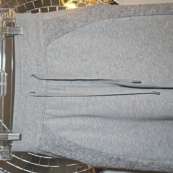 Lululemon Scuba Sherpa Stripe Heathered Core Light Grey Joggers NWOT - Picture 6 of 14